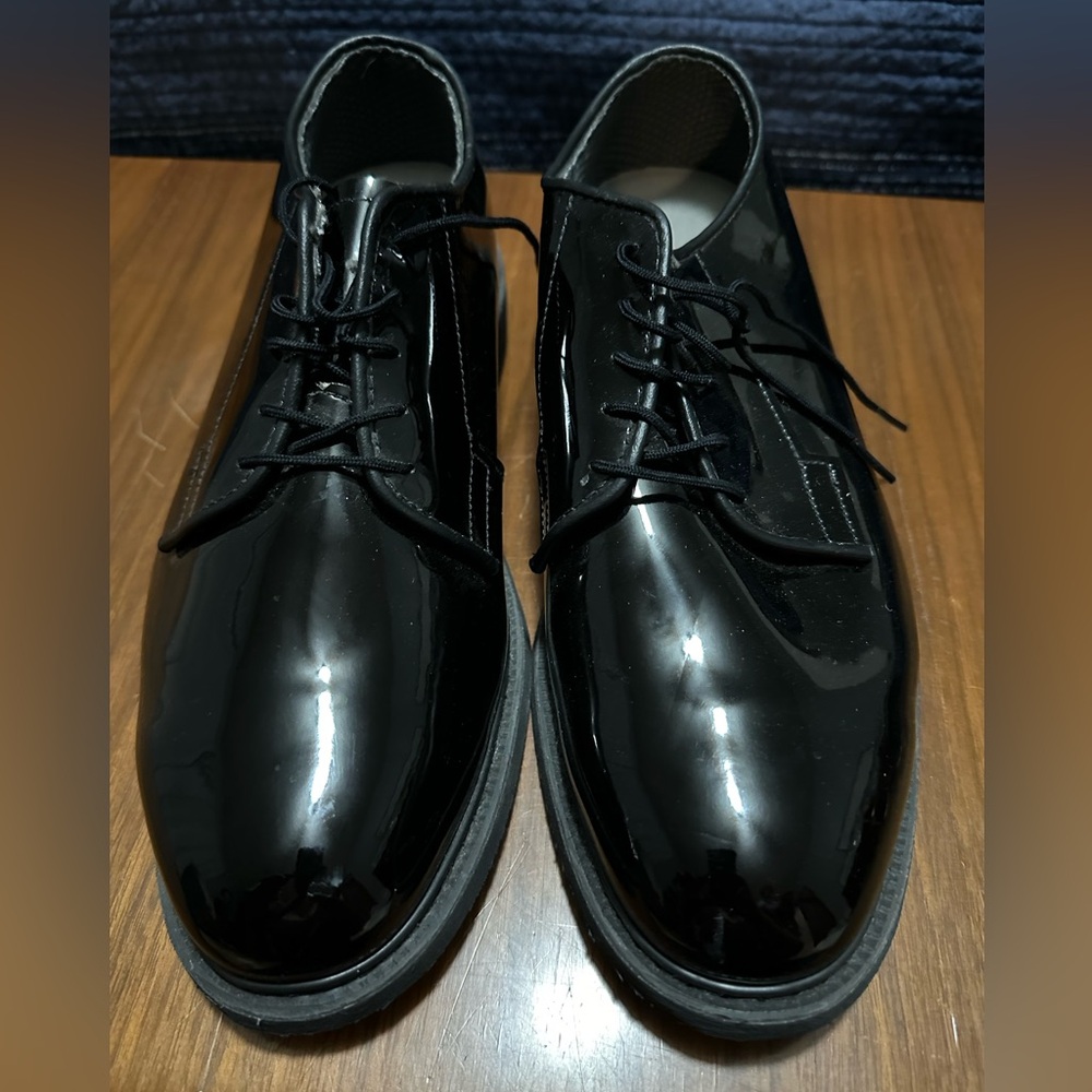BATES military high gloss dress shoes, worn once, excellent condition, men’s 8.5